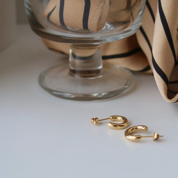 NEW 18K Gold Plated Round Tube Hoop Earrings - Picture 3 of 9